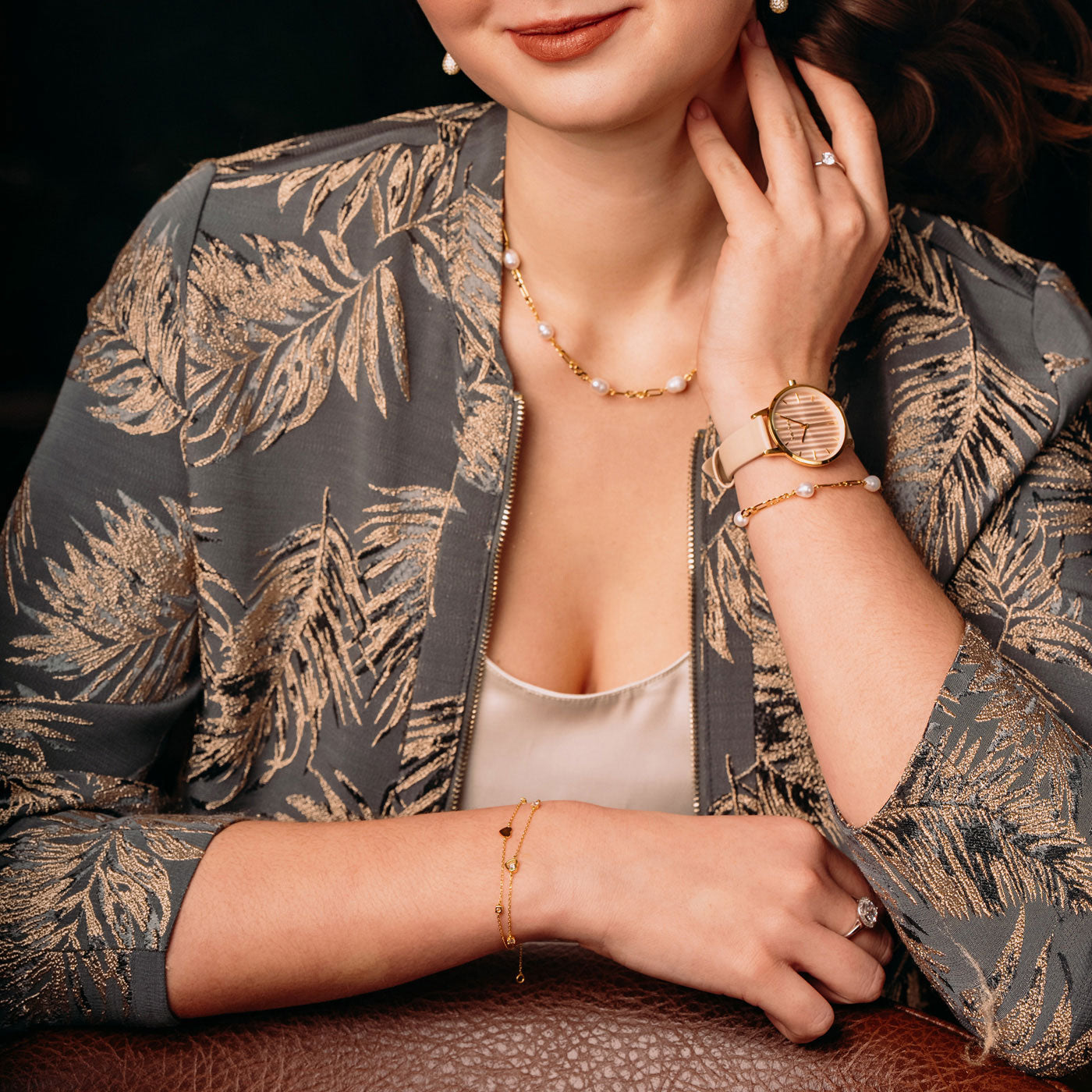 Julie Julsen Figaroarmband PEARLS Silber vergoldet mit 4 weißen Süßwasserperlen