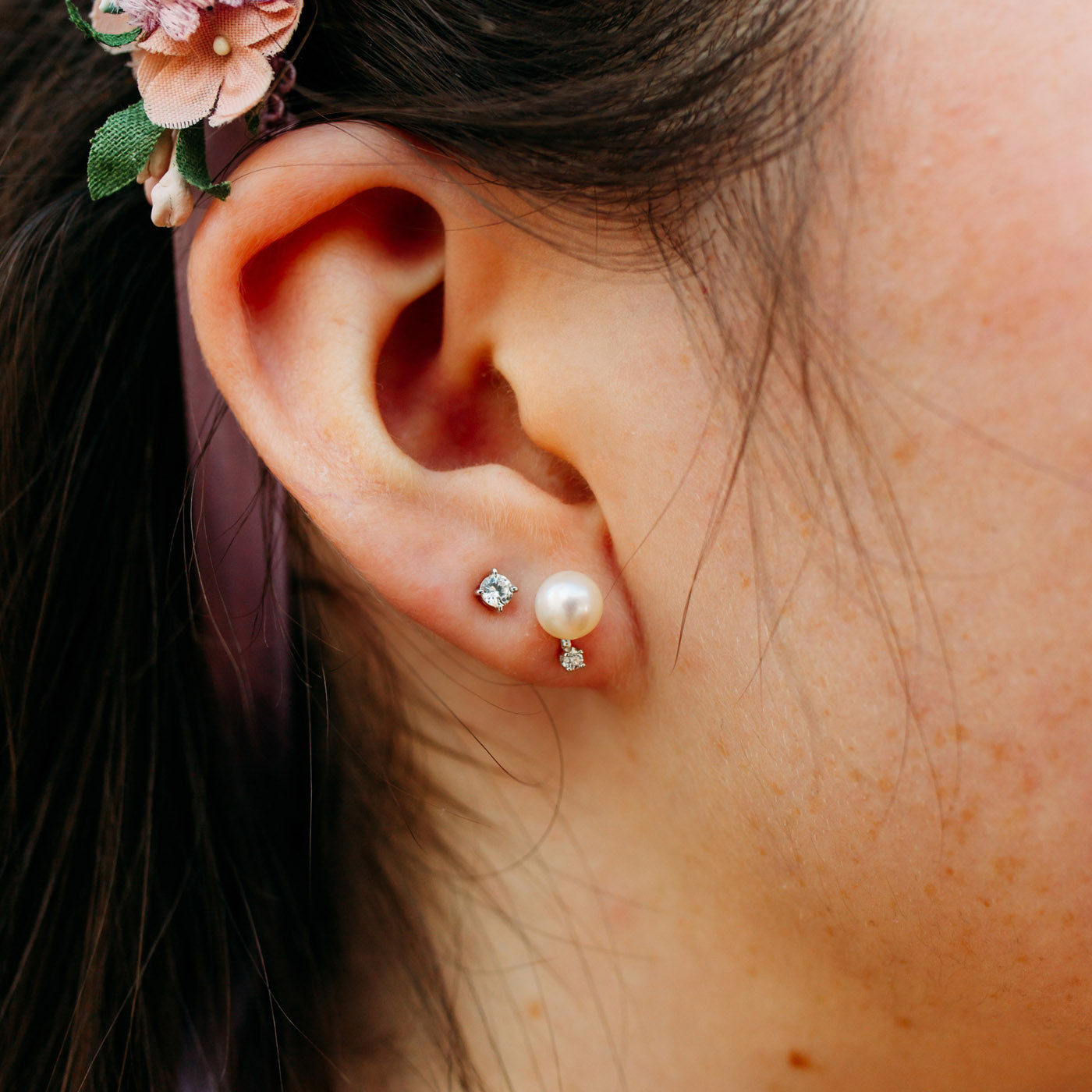 Julie Julsen Ohrstecker PEARL silber mit 2 Zirkonia und 2 Süßwasserperlen