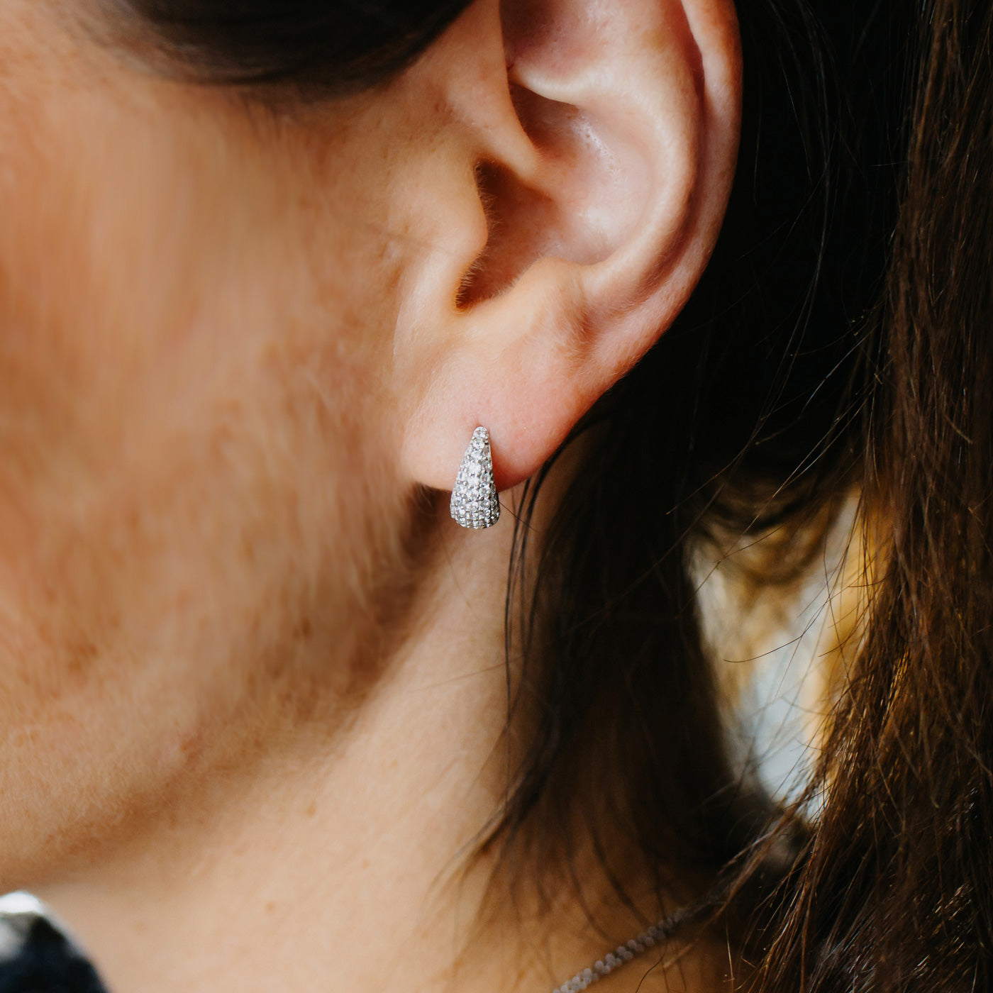 Julie Julsen Creolen CRYSTAL DROP silber mit 78 weiße Zirkonia