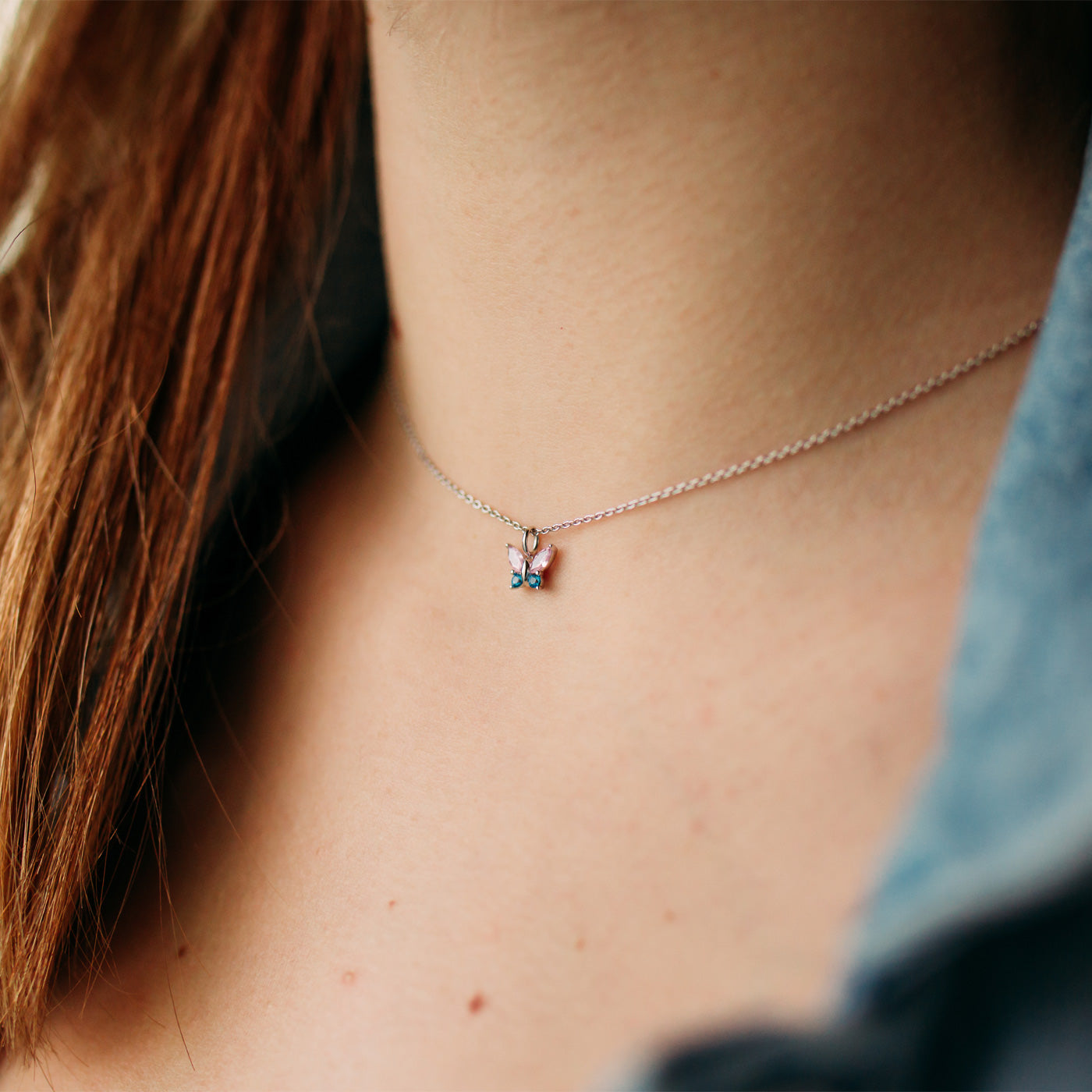 Julie Julsen KIDS Kette mit Anhänger BUTTERFLY Silber rhodiniert mit 4 bunten Zirkonia