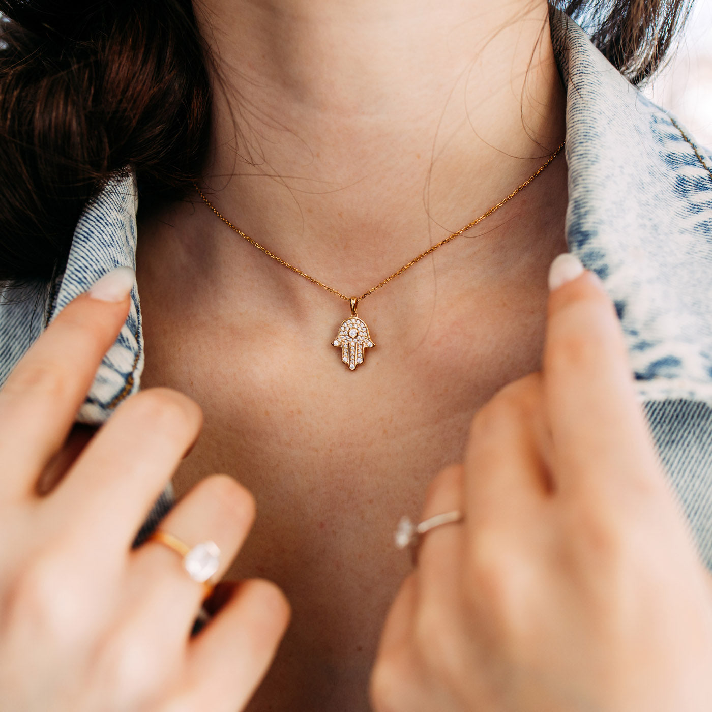 Julie Julsen Kette mit Anhänger FATIMAS HAND vergoldet mit 43 Zirkonia