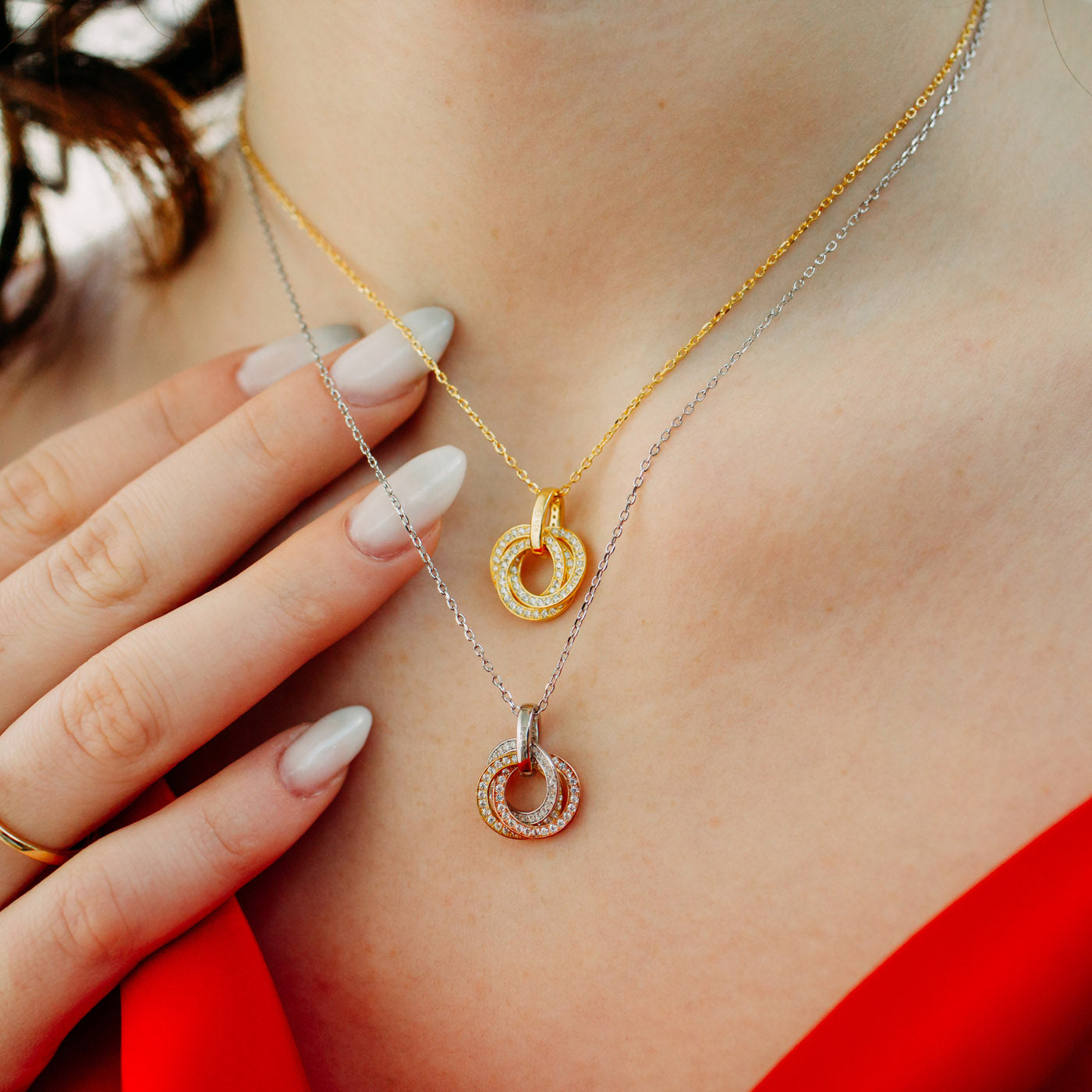 Julie Julsen Kette mit Anhänger 3 RINGS vergoldet mit 87 Zirkonia