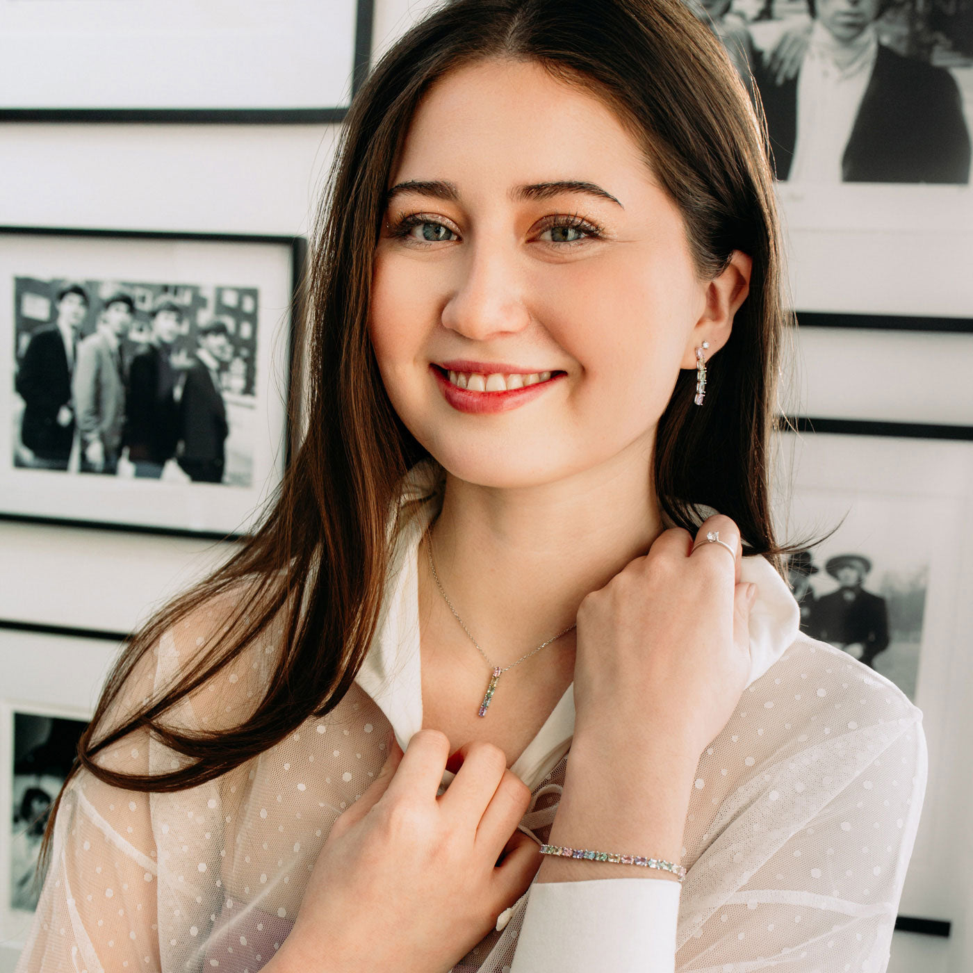 Julie Julsen Kette mit Anhänger CRYSTAL LINE Silber rhodiniert mit 5 bunten Zirkonia