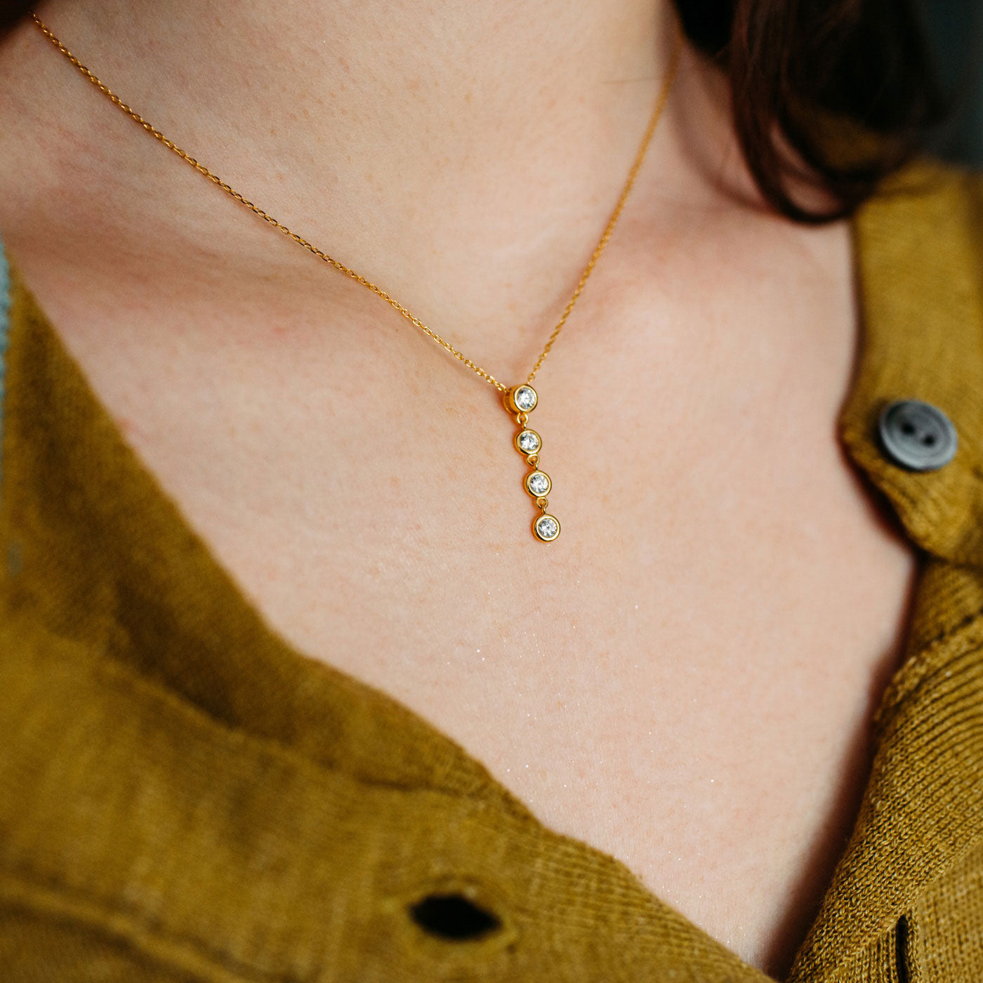 Julie Julsen Kette mit Anhänger Silber vergoldet mit 4 weißen Zirkonia