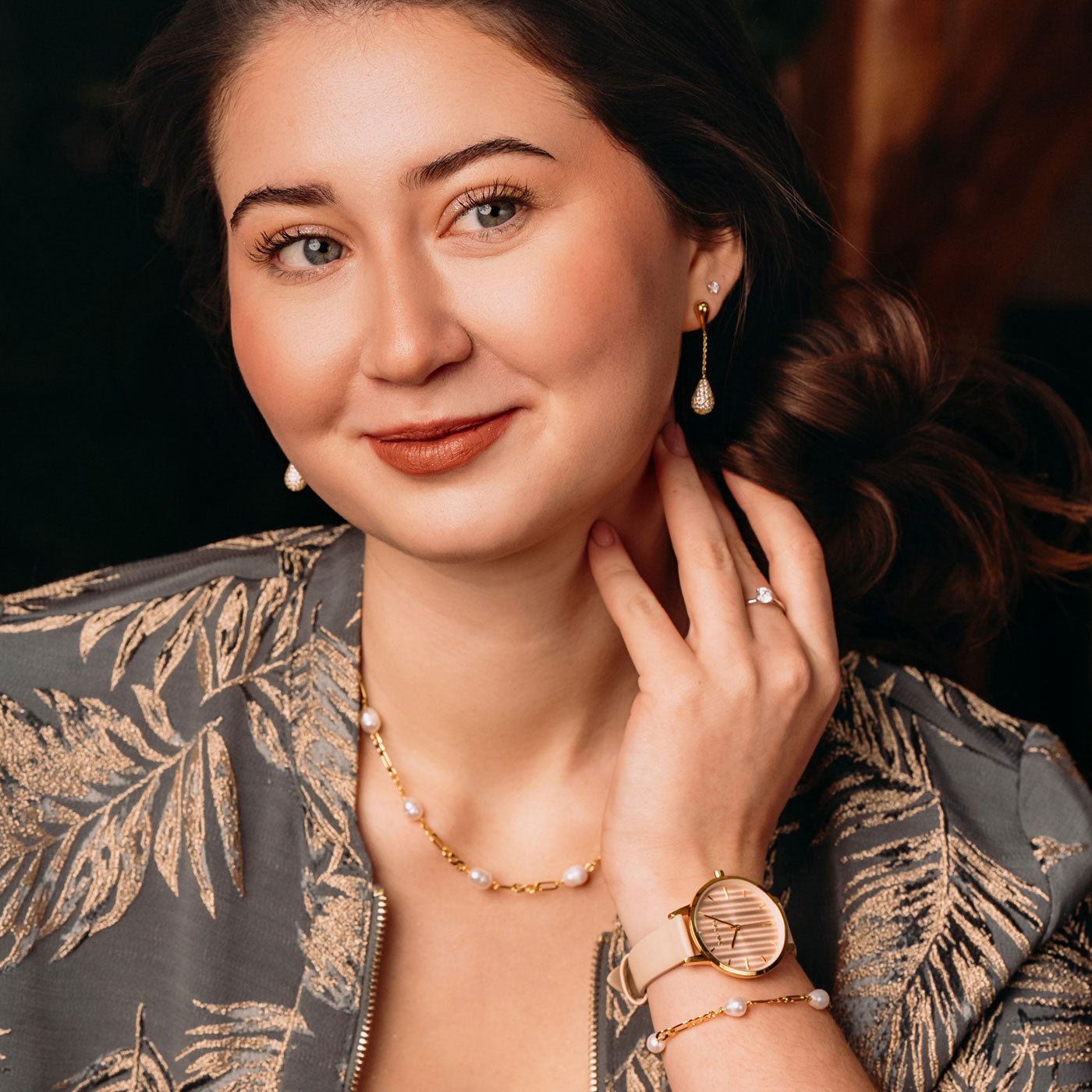 Julie Julsen Figarokette PEARLS Silber vergoldet mit 9 weißen Süßwasserperlen