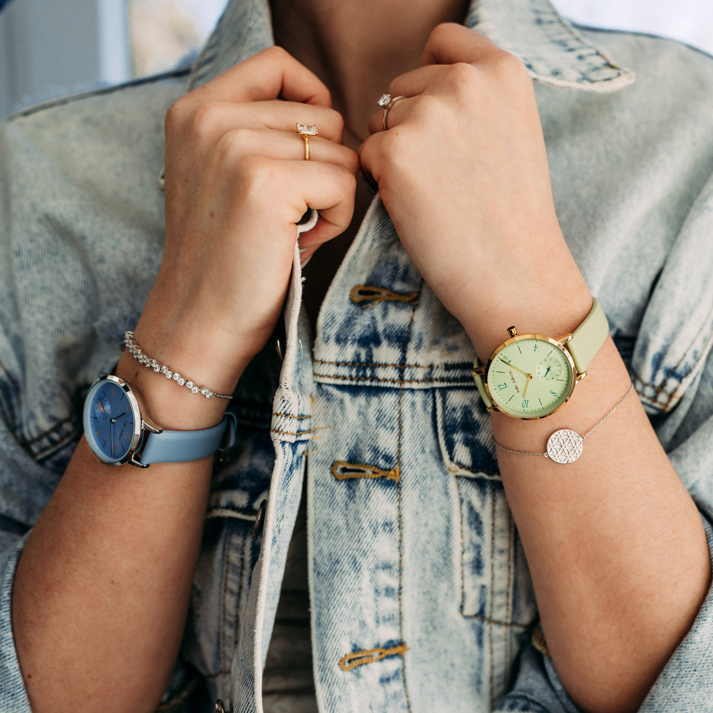 Julie Julsen Damenarmbanduhr LITTLE SECOND vergoldet mit hellgrünem Lederband 3 atm