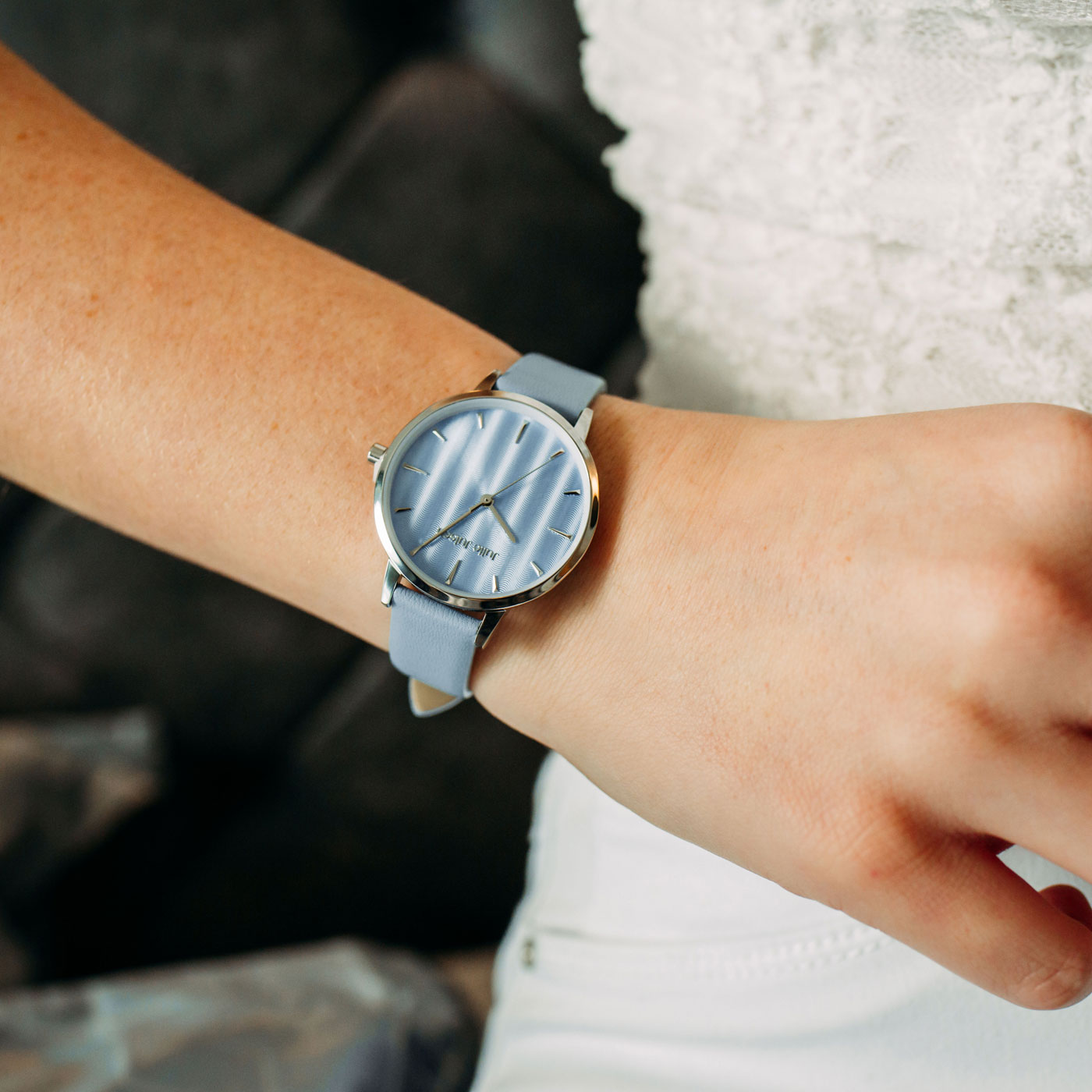 Julie Julsen Damenuhr PASTELL silber mit hellblauem Lederband 3 ATM