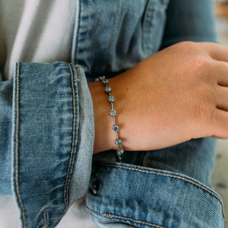 Julie Julsen Armband silber mit 13 hellblauen Zirkonia