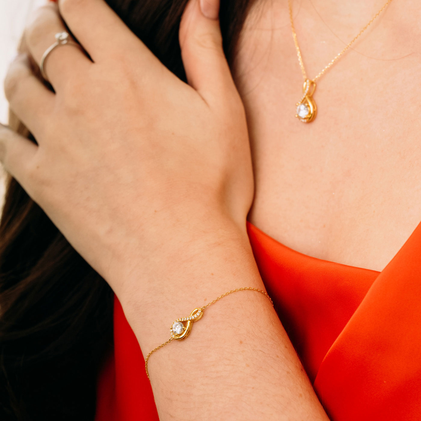 Julie Julsen Armband INFINITY Silber vergoldet mit 17 weißen Zirkonia