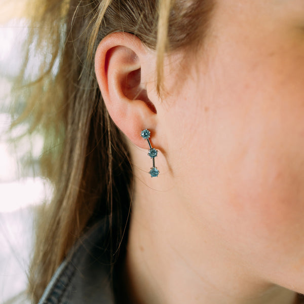 Julie Julsen Ohrschmuck silber mit 6 hellblauen Zirkonia