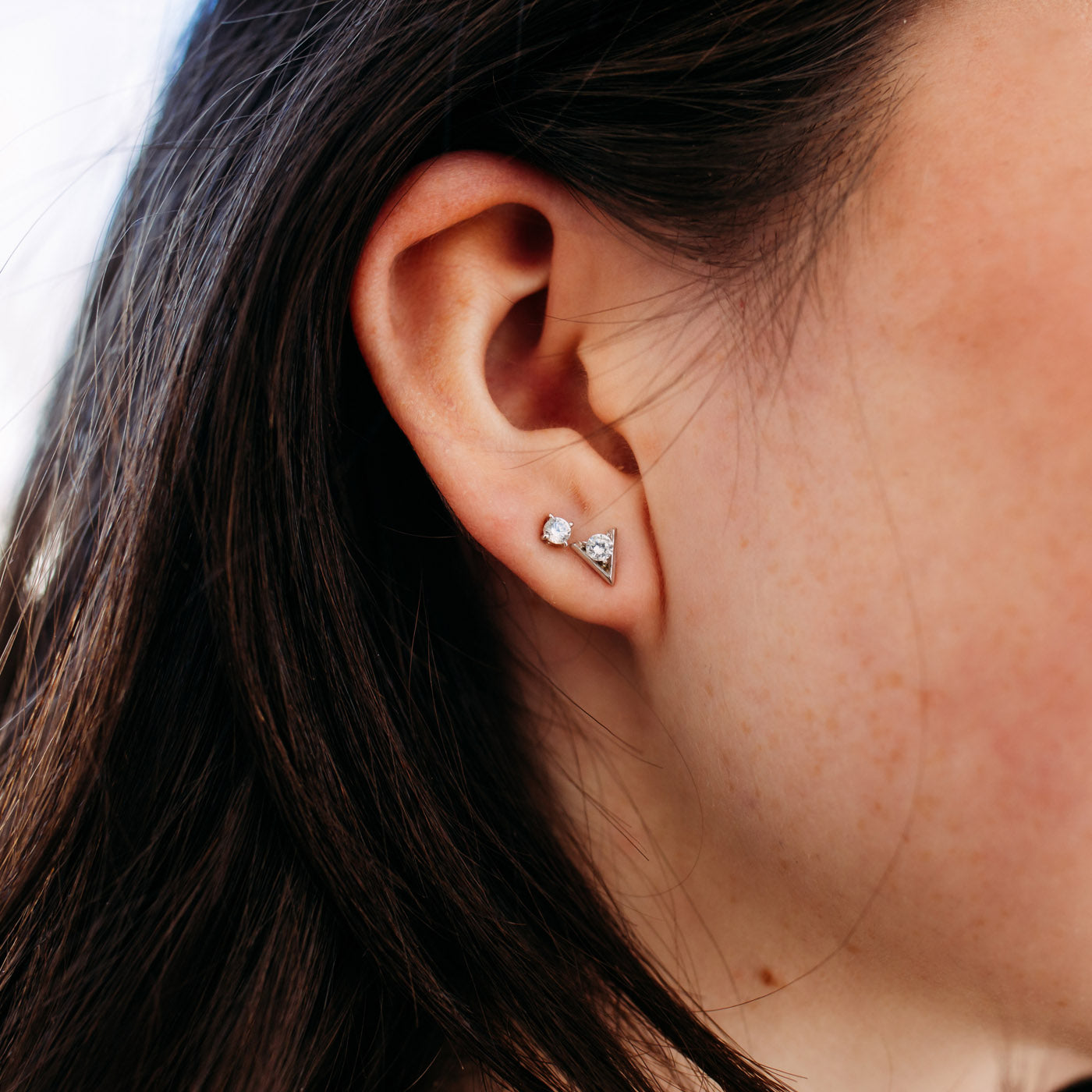 Julie Julsen Ohrstecker TRIANGLE silber mit 2 Zirkonia