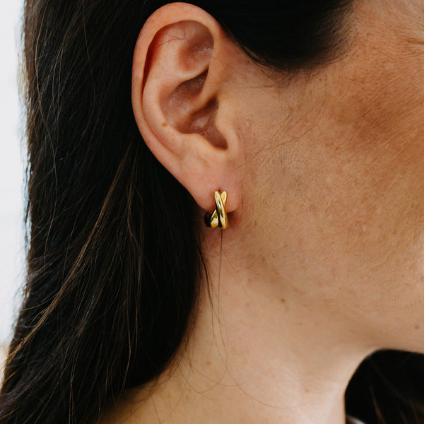 Julie Julsen Ohrstecker CROSSED LINES vergoldet