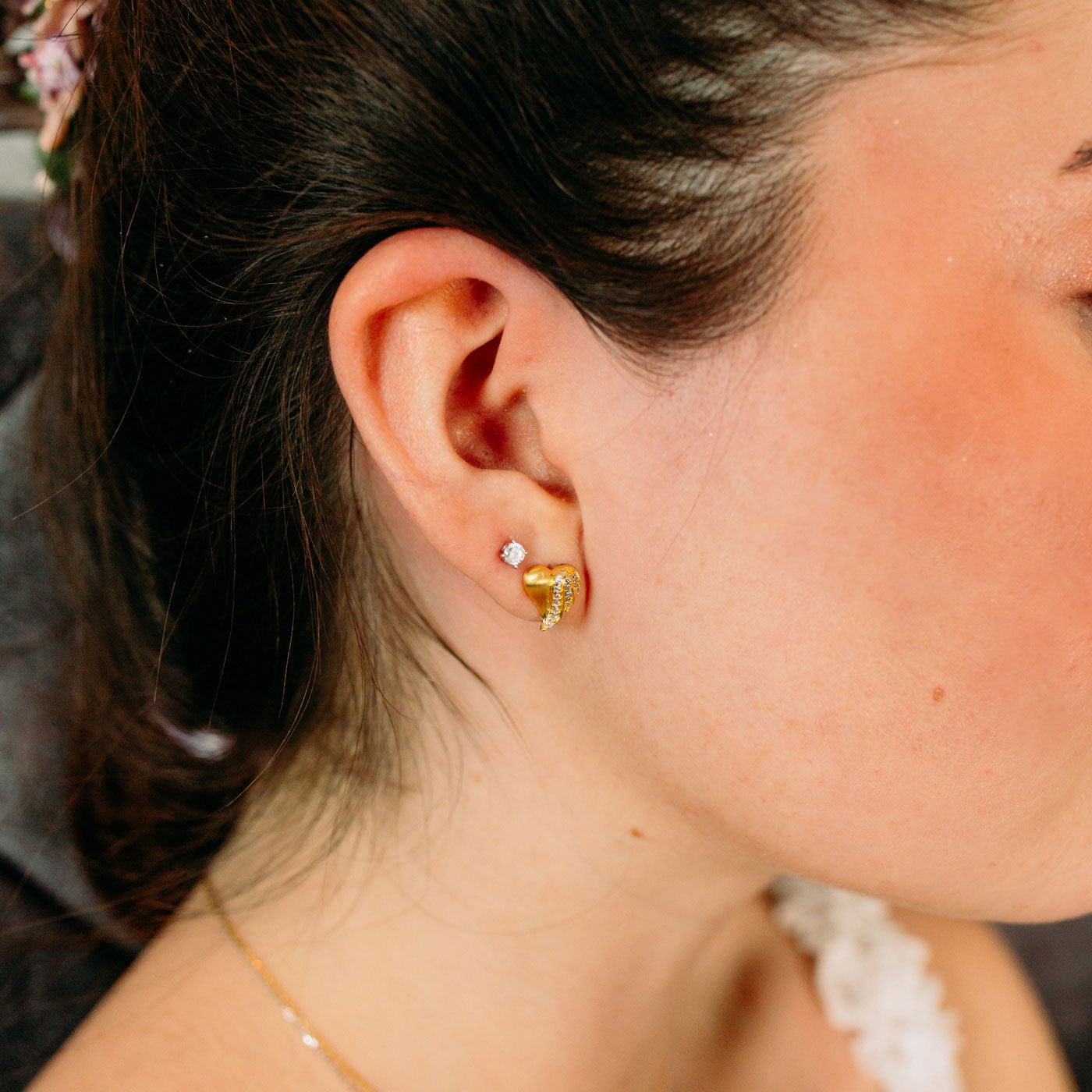 Julie Julsen Ohrstecker HEART Silber vergoldet mit 32 weißen Zirkonia