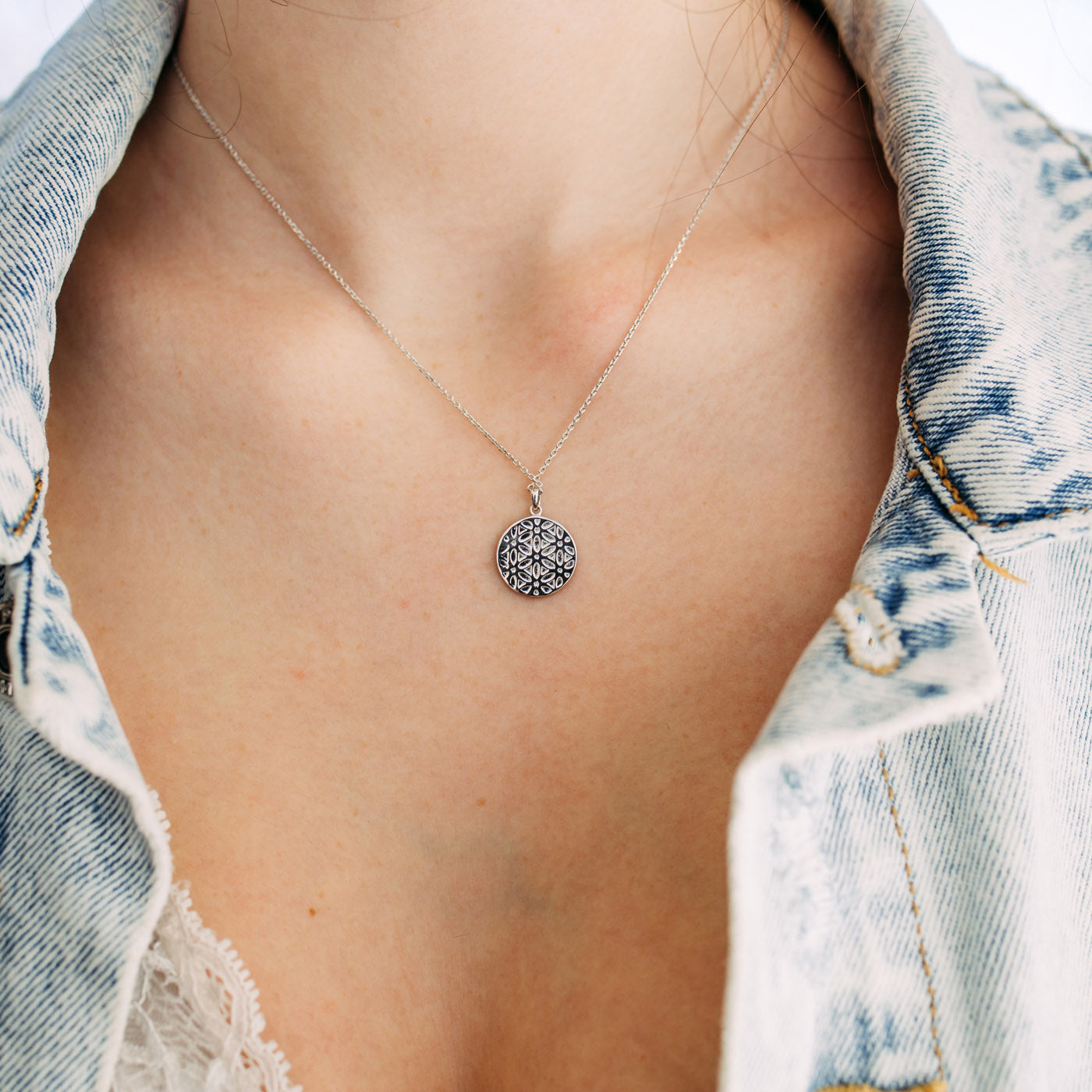 Julie Julsen Kette mit Anhänger LEBENSBAUM - LEBENSBLUME bicolor