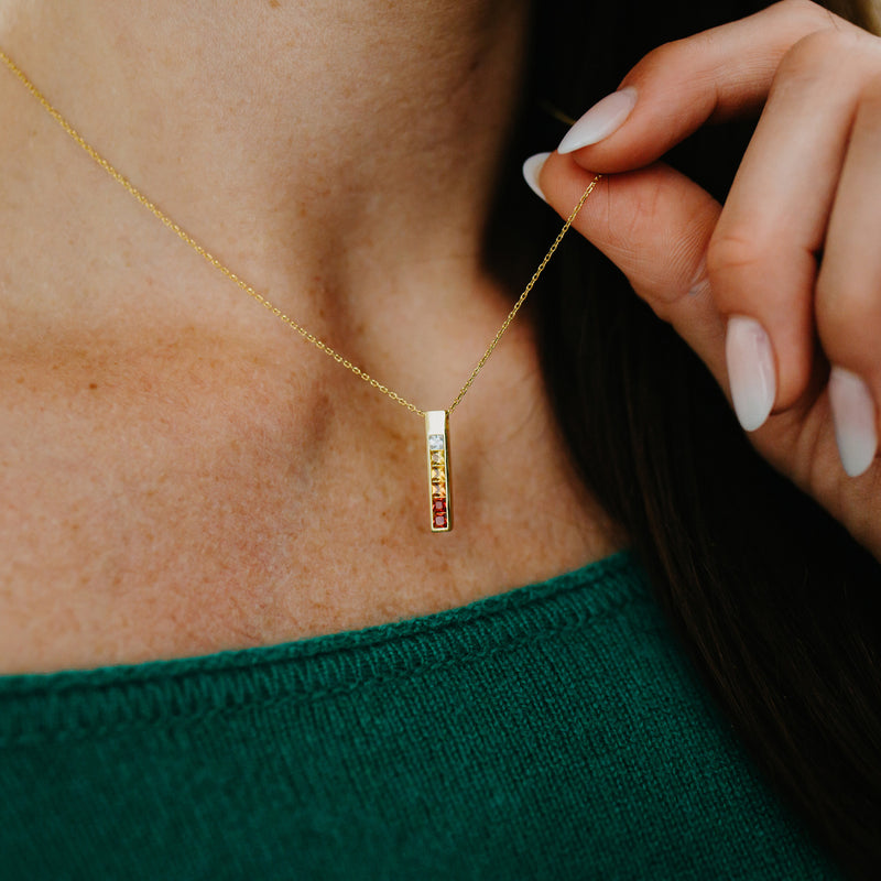 Julie Julsen Kette mit Anhänger CRYSTAL LINE vergoldet mit 6 bunten Steinen