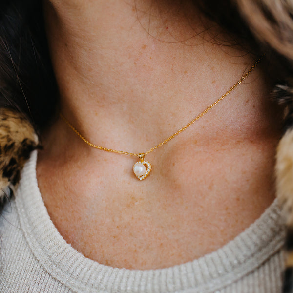 Julie Julsen Kette mit Anhänger HEART PEARL vergoldet mit 18 weiße Zirkonia