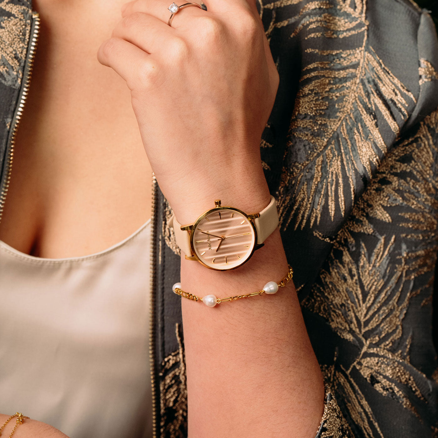 Julie Julsen Damenuhr PASTELL vergoldet mit cremerosa Lederband 3 ATM